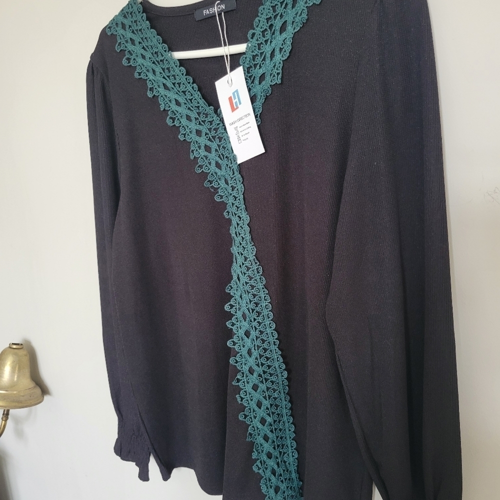 Fashion Black & Green Trin Long Sleeved Overblouse L NWOT